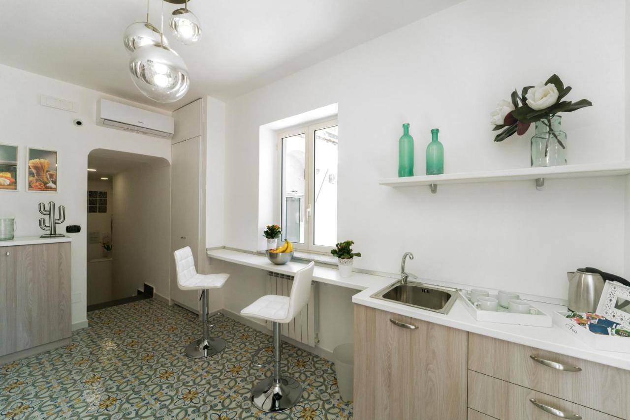 Suite & Luxury Rooms Palazzo Diomede Carafa Naples Exterior photo
